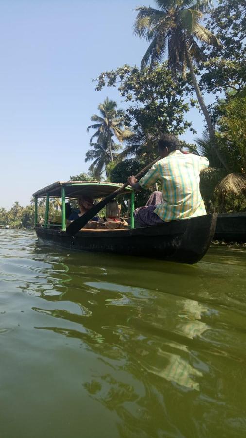 Готель The Blues Alappuzha Екстер'єр фото